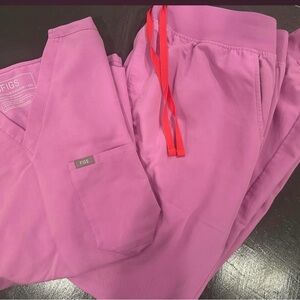 FIGS Pink Cloud Scrub set